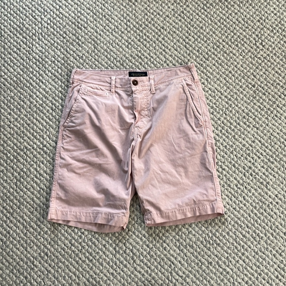 Men’s American Eagle 9” khaki shorts
